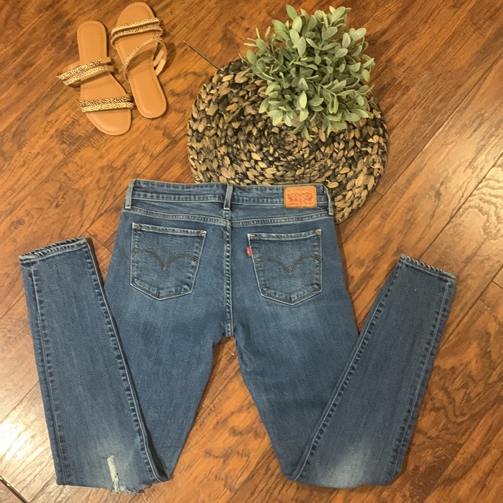 Sz 27 Levi Strauss 711 Skinny Jean - Distressed